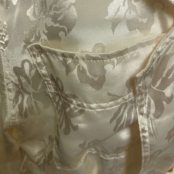 Victoria’s Secret cream colored robe - Picture 3 of 9